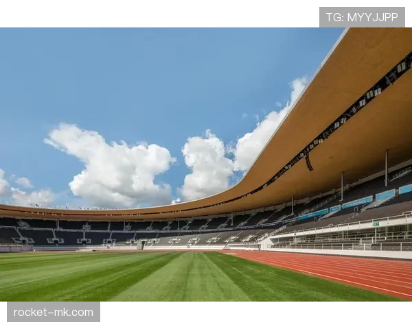 赫尔辛基球场点燃国际赛事激情，球迷共襄热烈盛宴