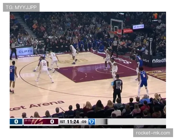 马克西突破效率领先哈登，助76人关键时刻拉开得分差距