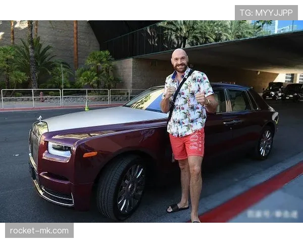 约书亚训练完直接去豪宅烧烤？真行，拳击手还能这么放松？