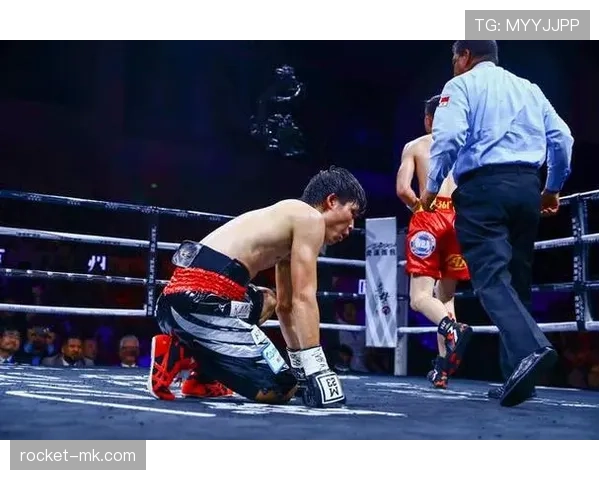 邹市明训练完偷偷吃炸鸡被拍，这自律人设还绷得住吗？